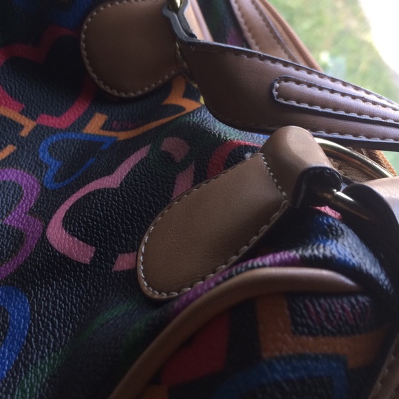 100% vinyl material, polyester lining - Picture 3 of 4