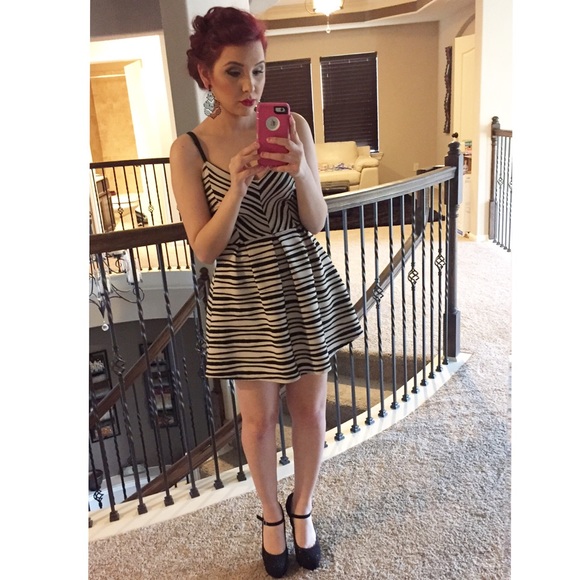 Cute dress!