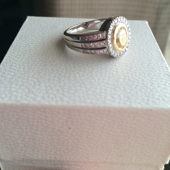 Yellow Canary Diamond Ring - Picture 3 of 4