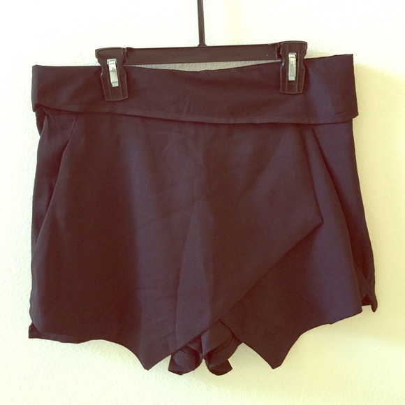 Dresses & Skirts - 2 pack white and black envelope skort