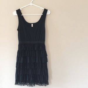 👗 REDUCED Adorable lace black knee length dress