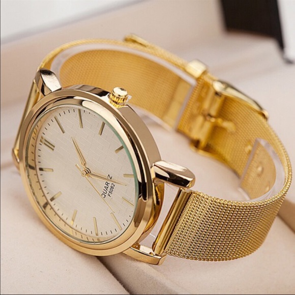 💢HP💢8/10 Gorgeous gold tone watch - Picture 2 of 4