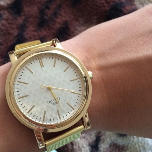 💢HP💢8/10 Gorgeous gold tone watch - Picture 3 of 4