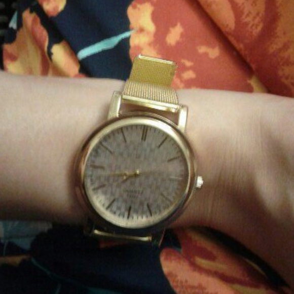 💢HP💢8/10 Gorgeous gold tone watch - Picture 4 of 4