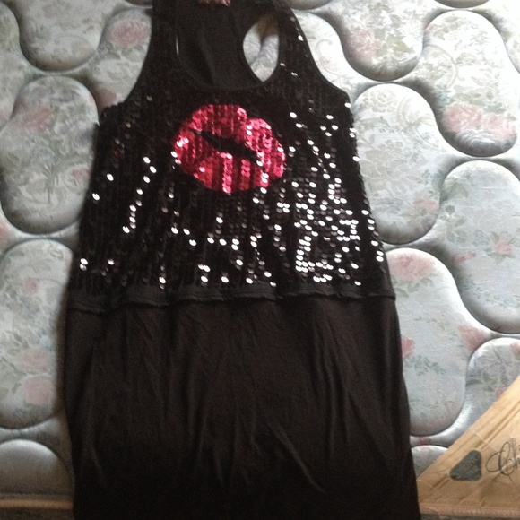 Cute black kiss T-shirt