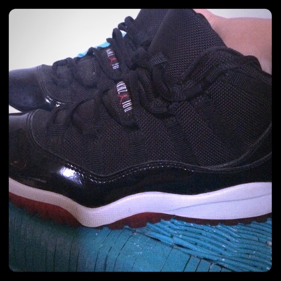 Jordan Bred 11s size 3y don't have OG box.
