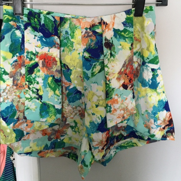 Floral shorts - Picture 2 of 4