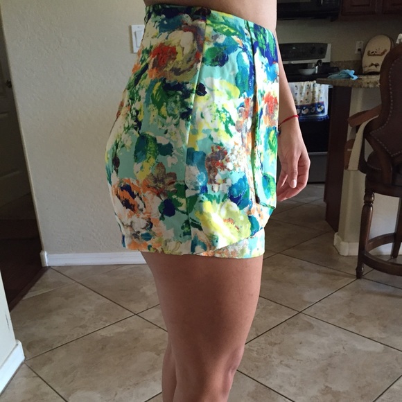 Floral shorts - Picture 4 of 4