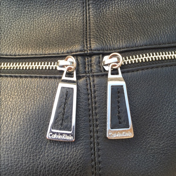 NWOT Calvin Klein Black Leather Zippered Purse - Picture 2 of 4