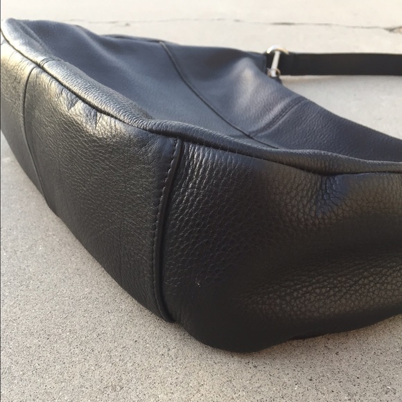 NWOT Calvin Klein Black Leather Zippered Purse - Picture 4 of 4