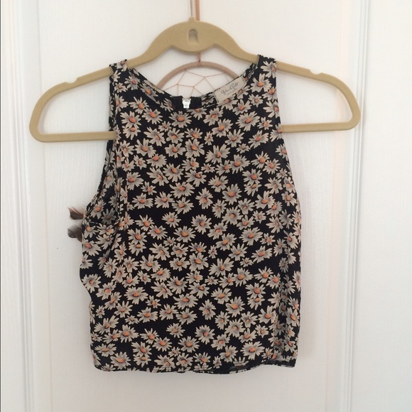 BRANDY MELVILLE FLORAL CROP TOP
