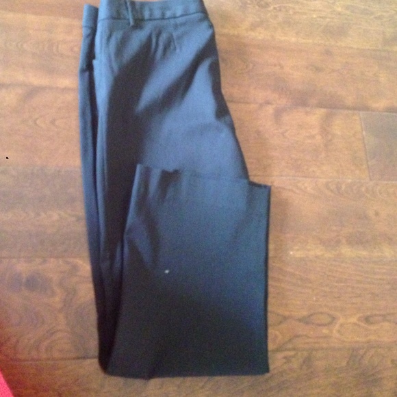 2 pairs of Express Editor capri pants - Picture 4 of 4