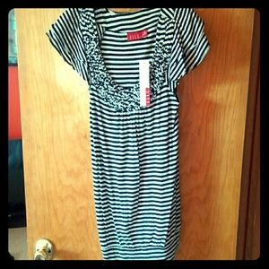 Elle must have tee nwt
