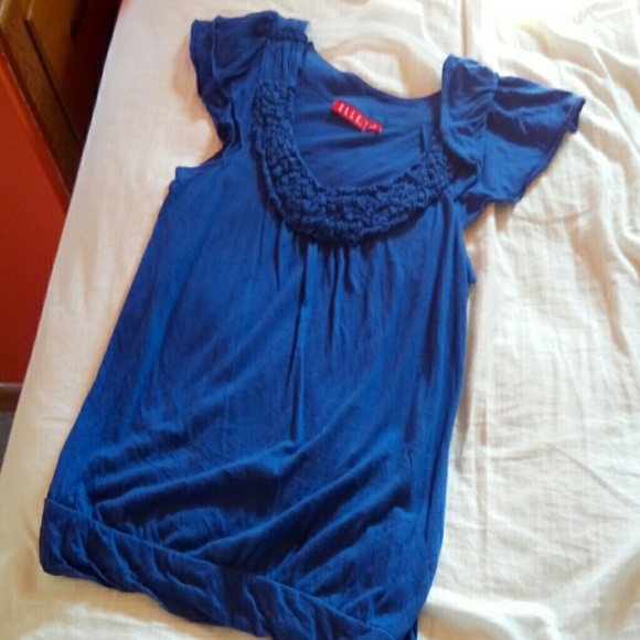 Blue ELLE must have tee
