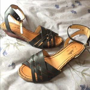 Seychelles Black strappy wedge sandals