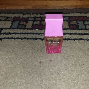 Shania perfume