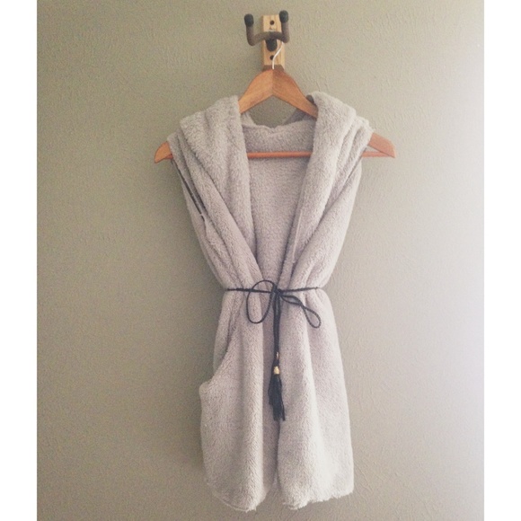 Grey Sherpa Vest 🐨