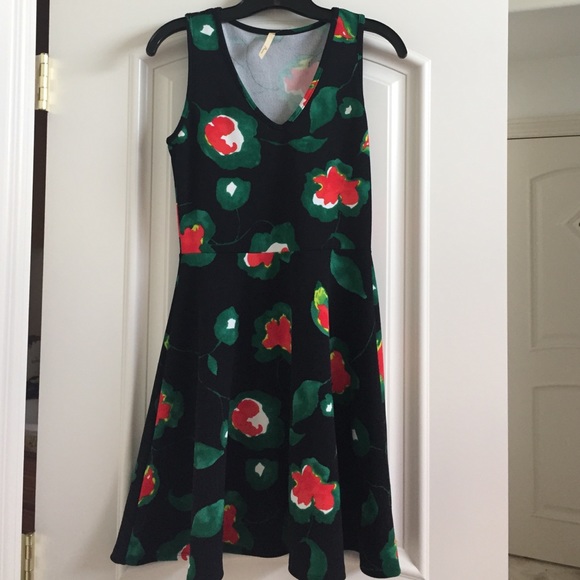 NEW Short Black Dress with Flower Design - Picture 1 of 4