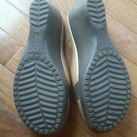Brown bronze crocs. 9. worn once. LN - Picture 2 of 4