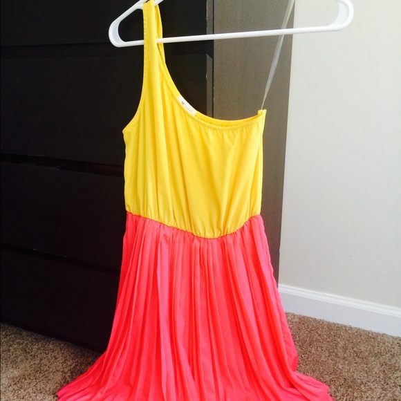Small one shoulder - Picture 1 of 2