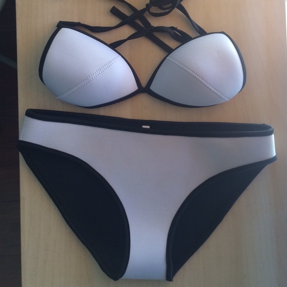 Dupe white Triangl bikini