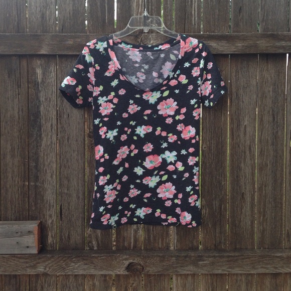 🌸SOLD🌸Floral print tee
