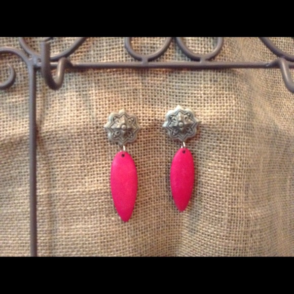 Free with bundle *** Silver and pink earrings