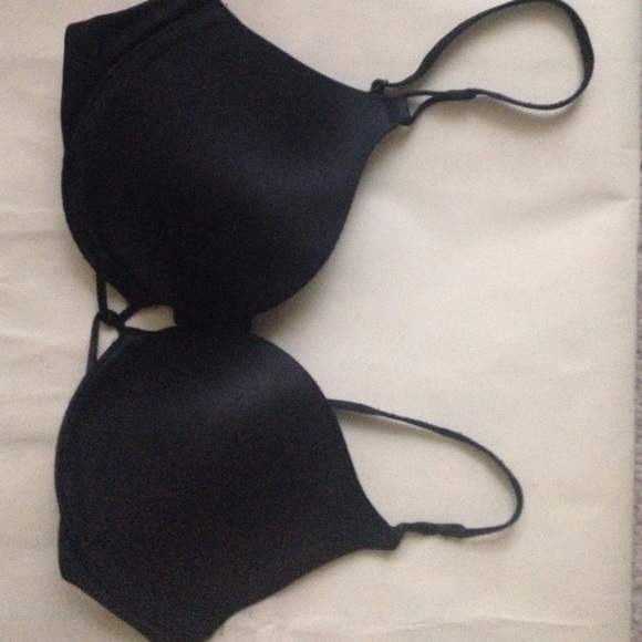 Victoria's Secret bombshell bras 32A