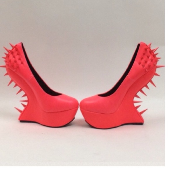 🆕LISTING Neon Spiked Wedges