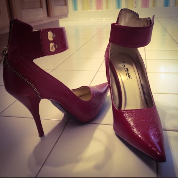 Sexy red zipper heels