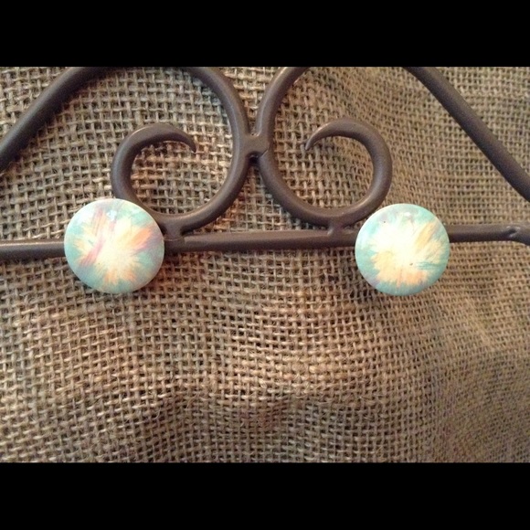 Free with bundle 🎉 Cute set of clip on earrings