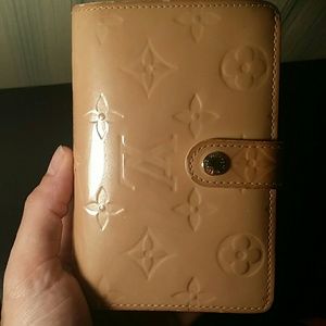 100% Authentic Louis Vuitton Vernis Snap Wallet
