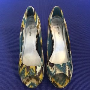 👠REDUCED Yellow blue brown pumps with open toe