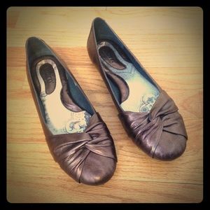 Born slip on shoe size 8 metalic