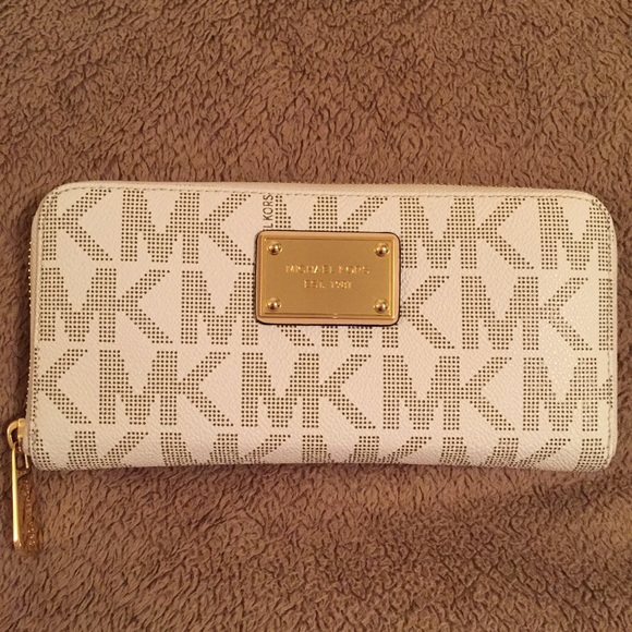 Authentic Michael Kors Wallet - Picture 2 of 4