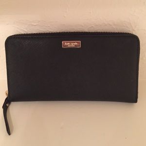Kate spade zip wallet- REDUCED