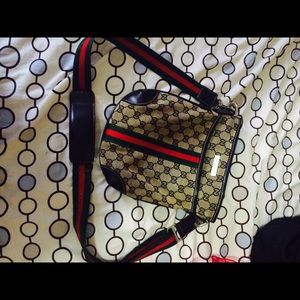 Gucci Authentic shoulder bag.