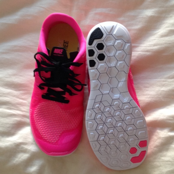 Brand new: Hot pink nike free 5.0 - Picture 2 of 4