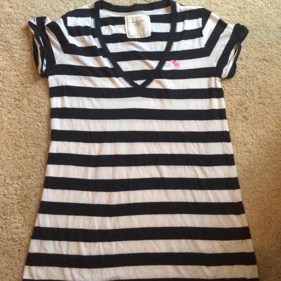 Abercrombie & Fitch striped v-neck