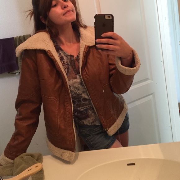 Vintage Jackets & Blazers - Brown Sherpa lined jacket
