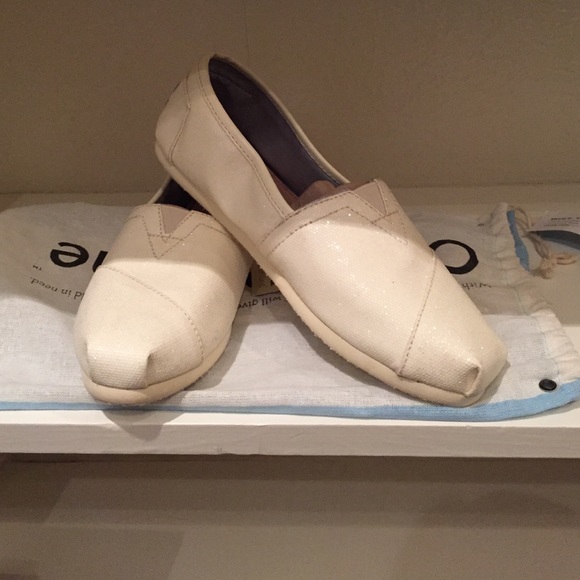 TOMS white sparkly - Picture 1 of 3