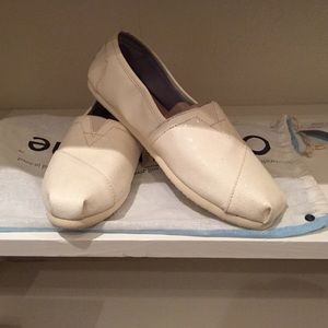 TOMS white sparkly