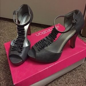 Ruffle grey heels