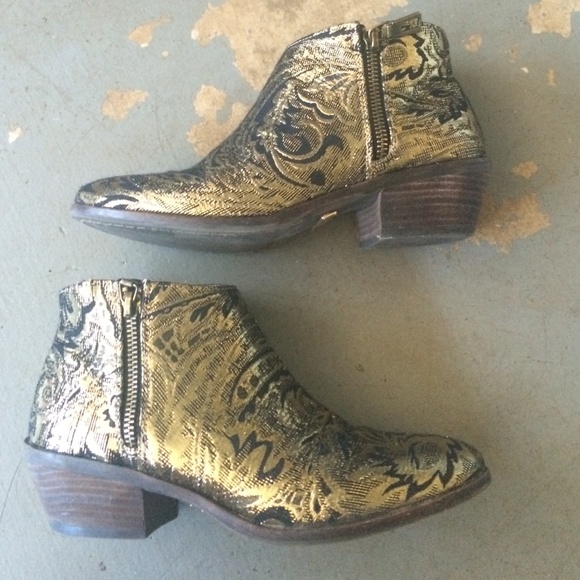 Very volatile gold and black booties sz 6 - Picture 2 of 3