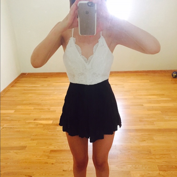 Crochet trimmed lace romper - Picture 3 of 4