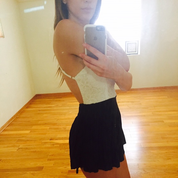 Crochet trimmed lace romper - Picture 4 of 4