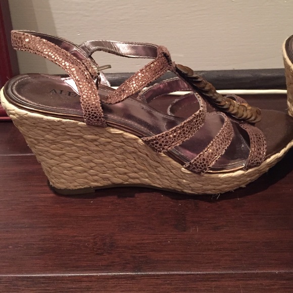 Alfani wedges - Picture 2 of 3