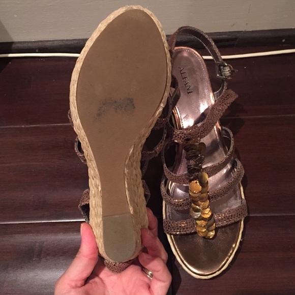 Alfani wedges - Picture 3 of 3