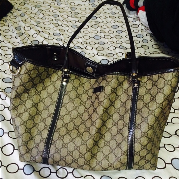 Authentic Gucci pocket book