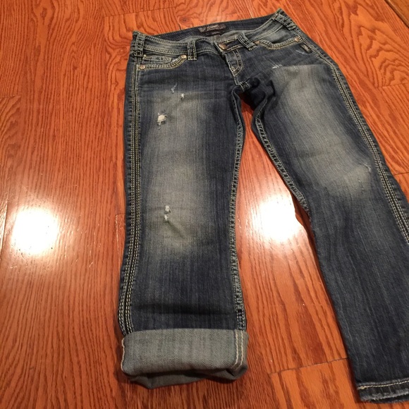 Silver capris and dressy cowboy boots!